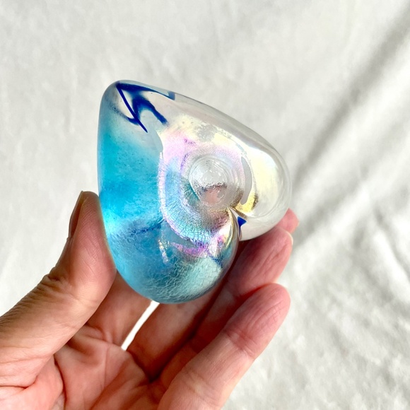 Heart-shaped Glass Paperweight - Picture 14 of 14